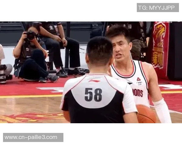 广州男篮与深圳男篮激战正酣谁能在这场对决中笑到最后